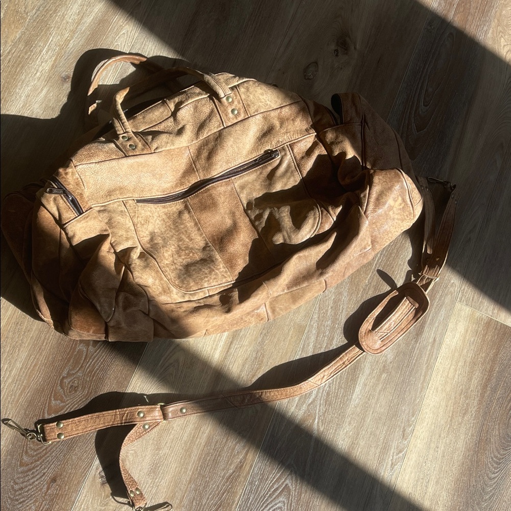 Stylish Tan Leather Men's Duffel Bag